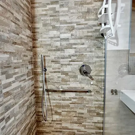 Dinesh Casa de hóspedes