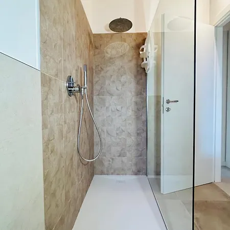 Dinesh 3* Соттомарина