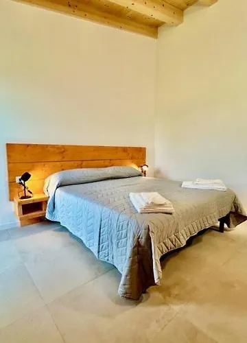 Dinesh Πανσιόν